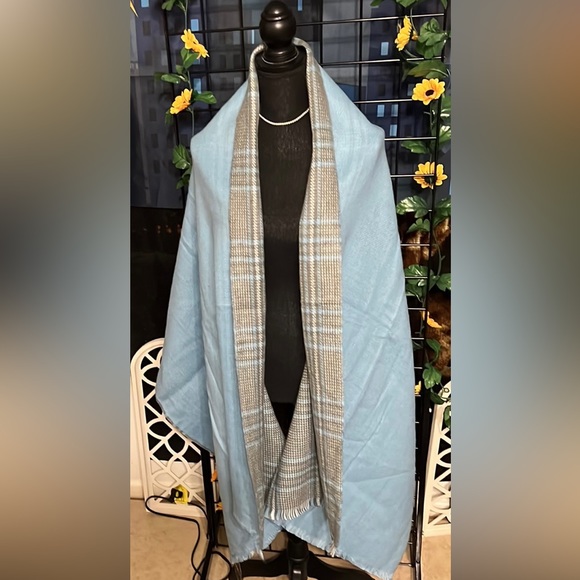 New Code22 One Size Oversized 30” x 84” Light Blue & Grey Plaid Wrap Shawl - Picture 11 of 11